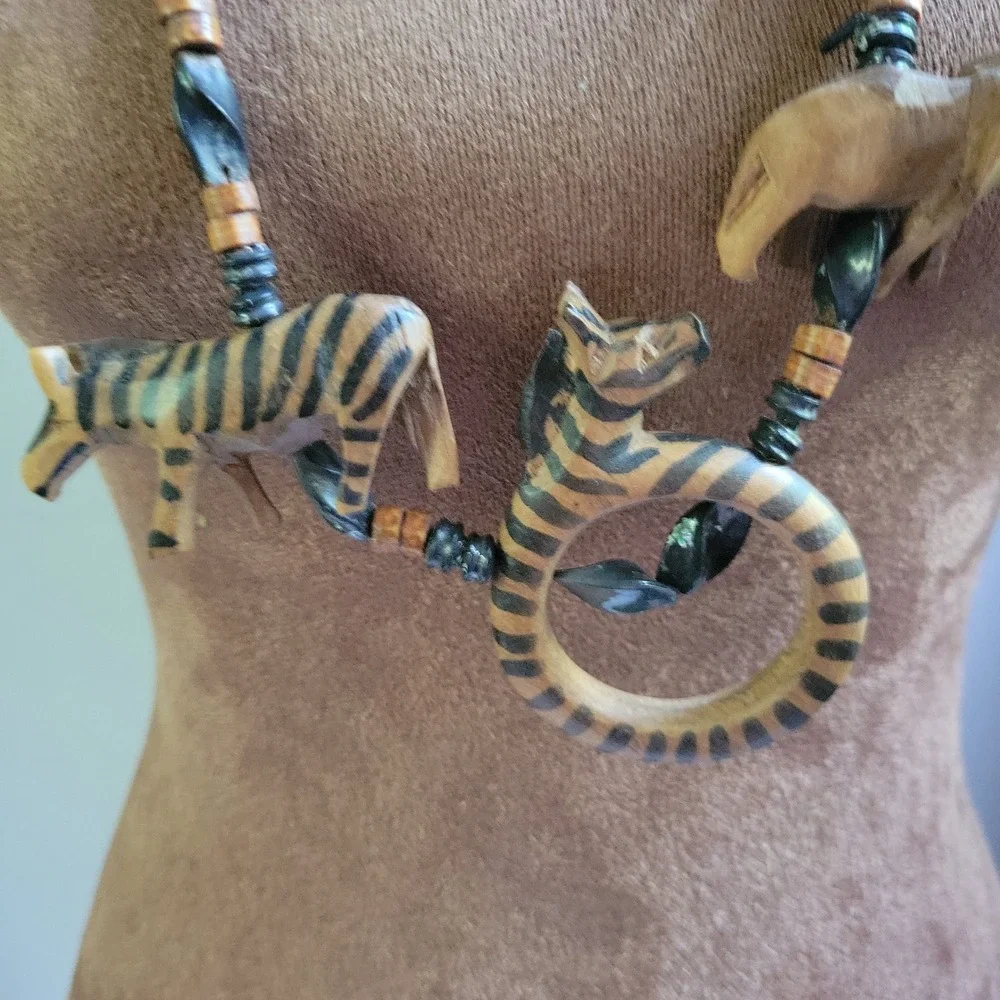 Hand Carved Wood Safari Animal Bead Necklace 30‎ Inch Zebra Giraffe Goblincore